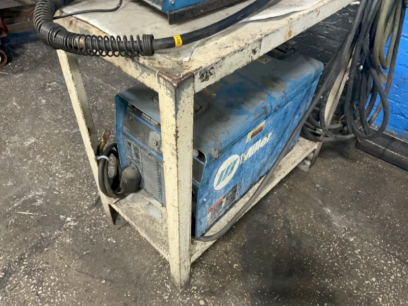 MILLER 450 A WELDER   -  INVISION 456MP