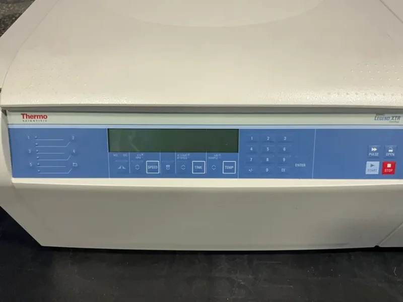 THERMO SCINTIFIC CENTRIFUGE  -  SORVALL LEGEND XTR