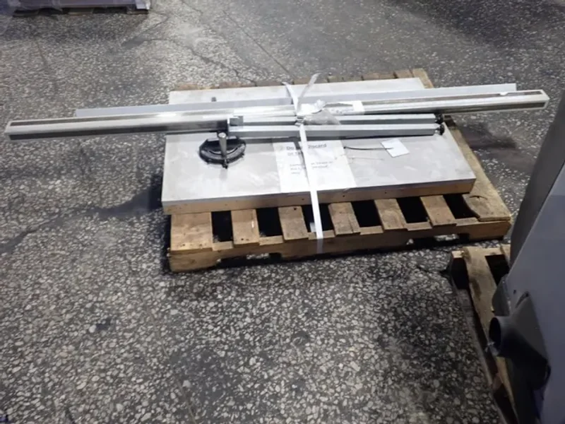 DELTA 40" X 27" TABLE SAW   -  36-R31X