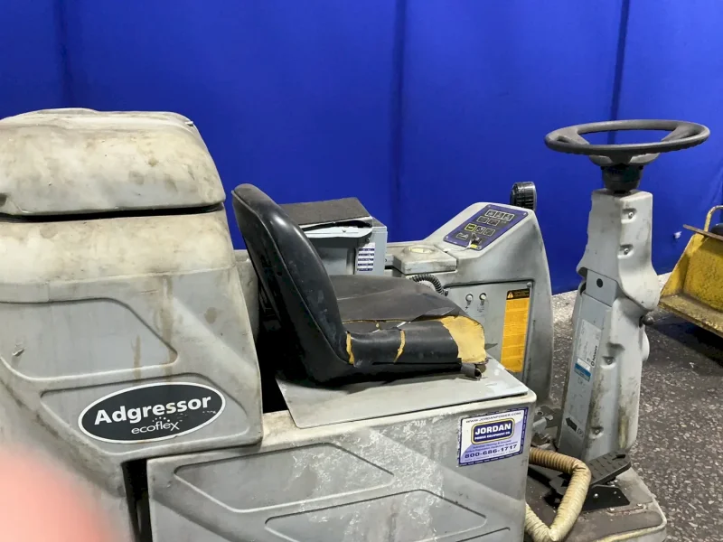 ADVANCE 24" FLOOR SCRUBBER  -  X3220C