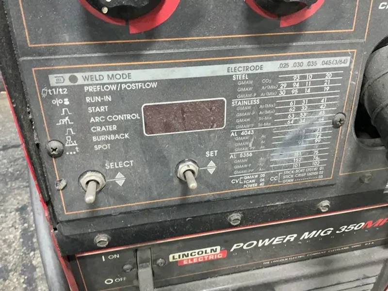 LINCOLN ELECTRIC 300 A WELDER  -  POWER MIG 350MP