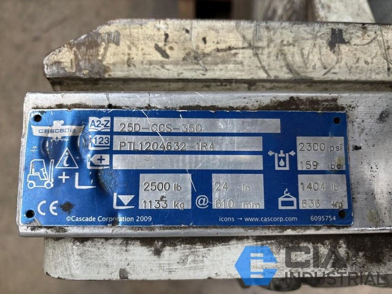 2,500 LB. CASCADE MODEL 25D-CCS-35Q HYDRAULIC CARTON CLAMP ATTACHMENT