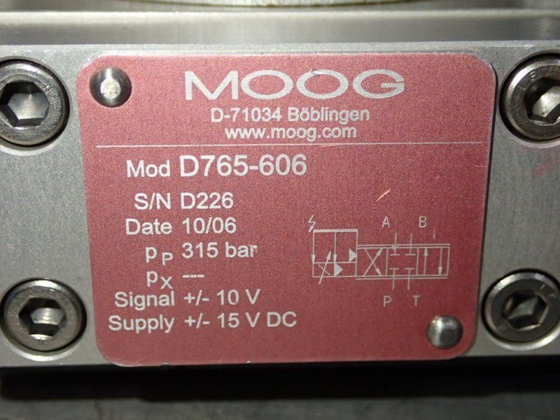 PERFECTION SERVO/MOOG VALVE  -  D765-606
