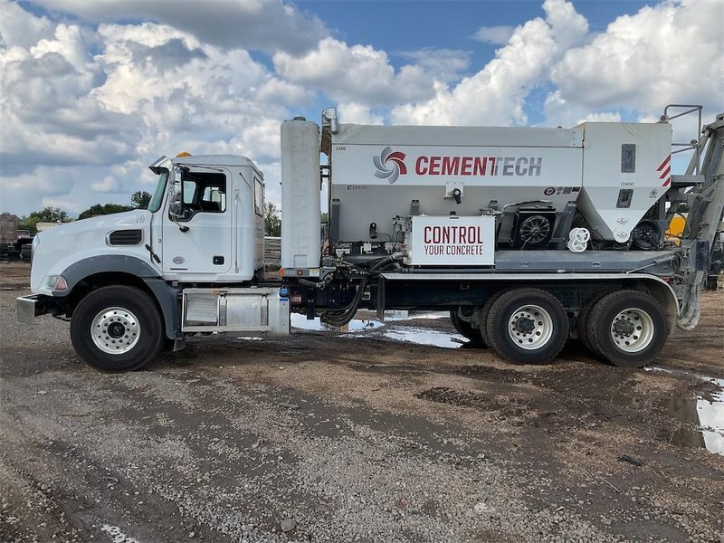 2025 Mack GR64B 1M2GR2GC1SM043902