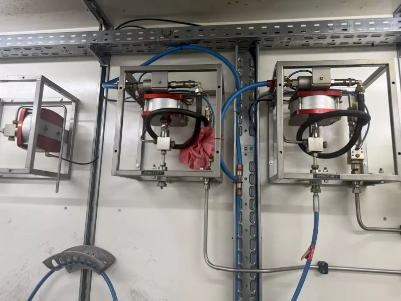 40' RESATO CONTAINERIZED HIGH PRESSURE TEST BAY W/ 3 TON YALE HOIST SYSTEM: YOBRO #25867