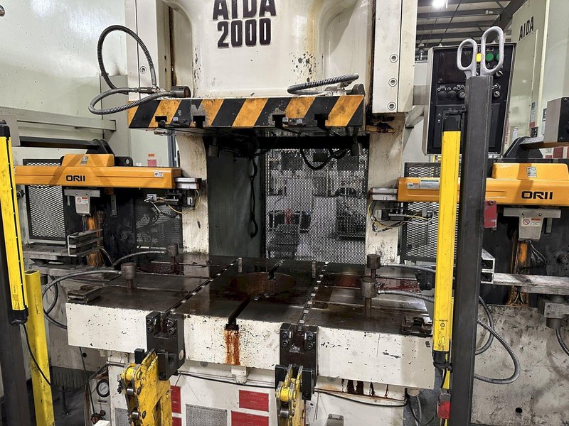 220 TON AIDA GAP FRAME STAMPING PRESS