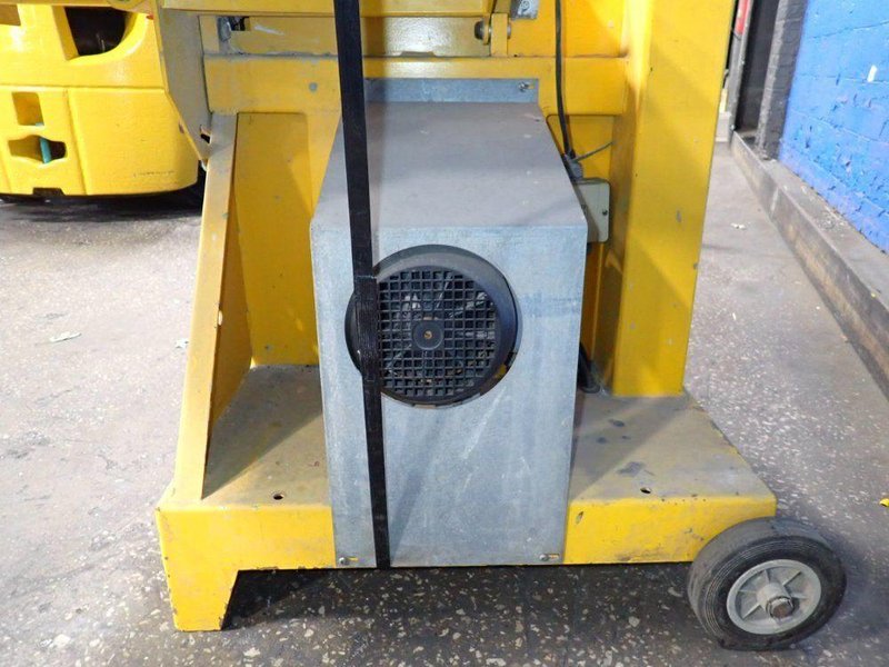 YTONG 19" X 16" VERTICAL BAND SAW  -  MBS-502