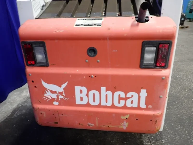 BOBCAT 1300 lbs SKID STEER  -  S130