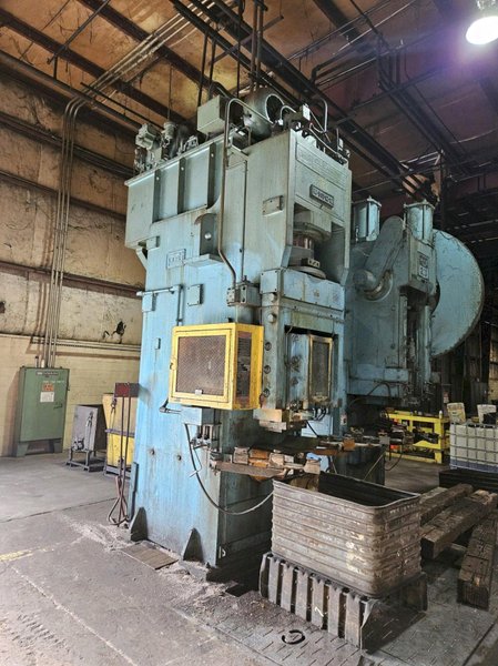 500 TON USI CLEARING HG-50-12-12 HYDRAULIC HORN PRESS. STOCK # 0678924