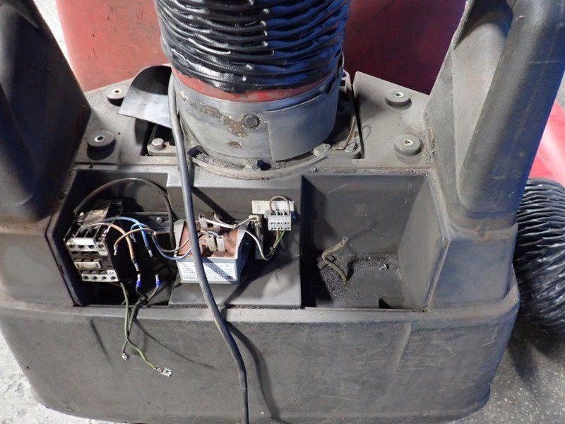 LINCOLN ELECTRIC 0.75 KW FUME EXTRACTOR  -  MOBIFLEX 200-M