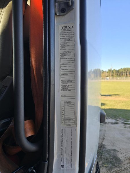 VOLVO VNL64T760 - Trucks