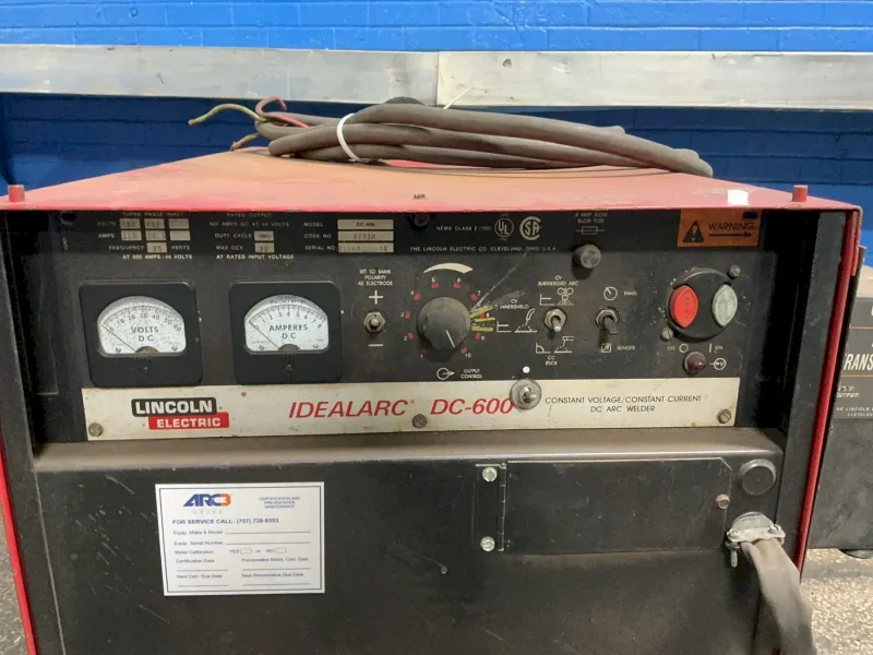 LINCOLN ELECTRIC 600 A WELDER  -  IDEALARC DC-600