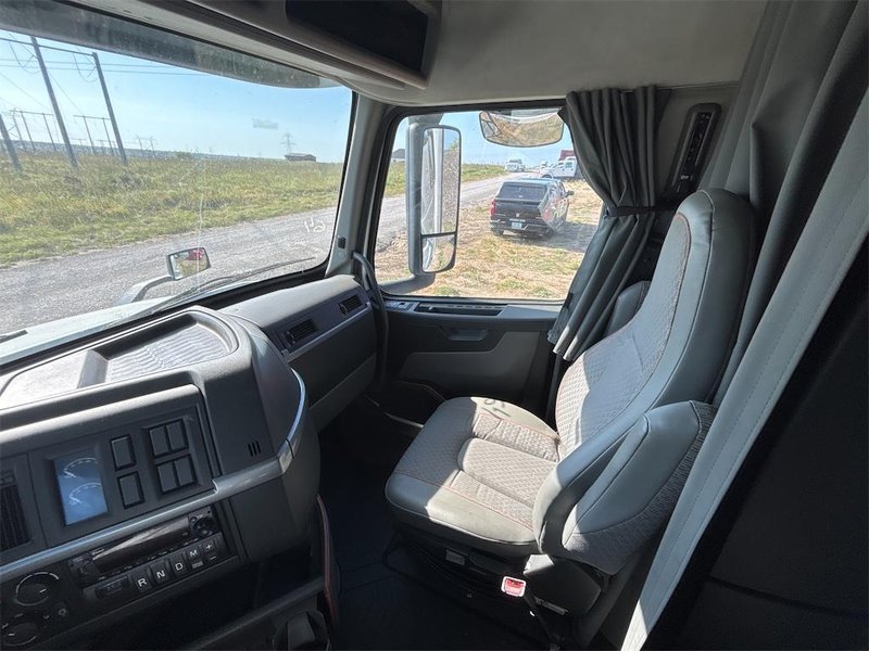 2024 Volvo VNL64T860 4V4NC9EH8RN650845