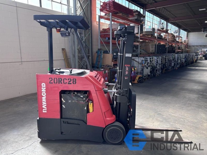 2020 - 3,500 LB. RAYMOND MODEL 425-C35TT STAND-UP ELECTRIC FORKLIFT