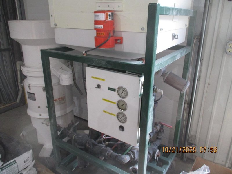 SpongeJet Sponge Media Blaster with Recycler 35E-CE and Fresh Air Hood, 2012