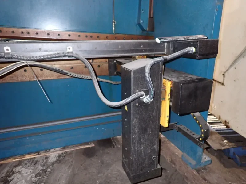 CINCINNATI 230 T PRESS BRAKE   -  230 AF X 12FT