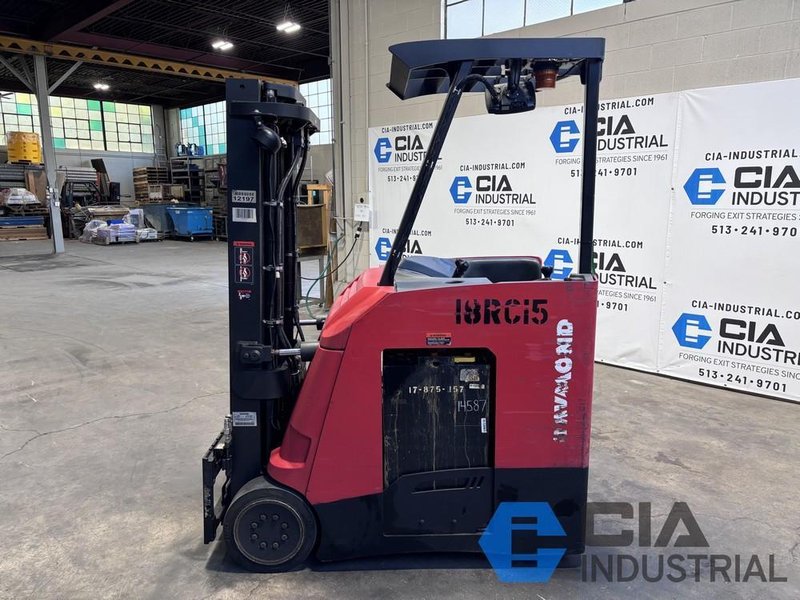 2018 - 3,500 LB. RAYMOND MODEL 425-C35TT STAND-UP ELECTRIC FORKLIFT