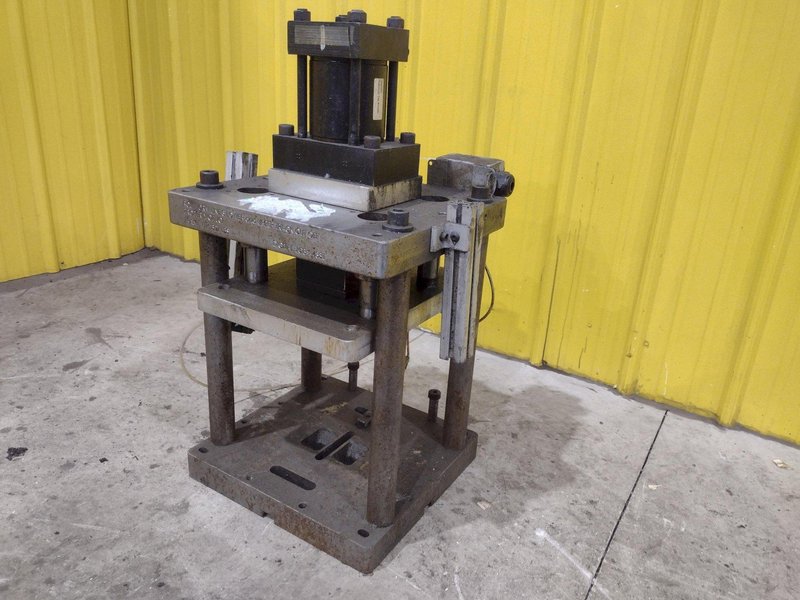 4-POST HYDRAULIC PRESS - ROLLFORMER CUTOFF PRESS: YOBRO #25562