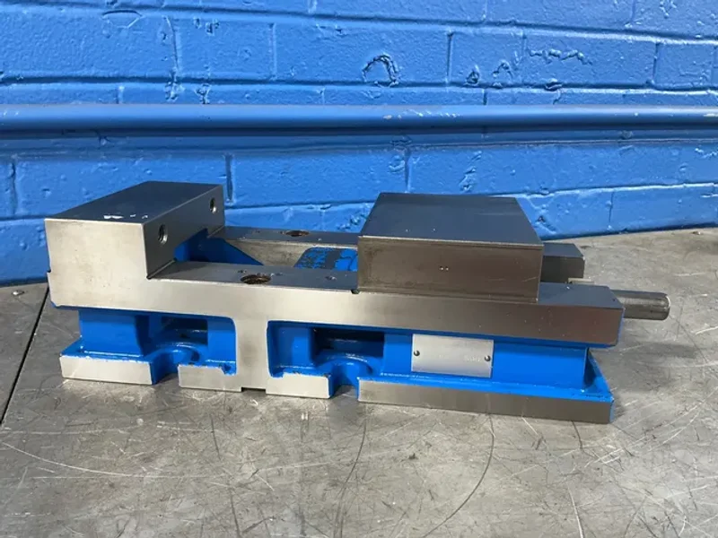 Kurt  6” Vise - 3600v