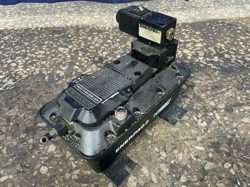ENERPAC 5000 PSI / 350 BAR TURBO II HYDRAULIC AIR PUMP  -  PASG3002SB