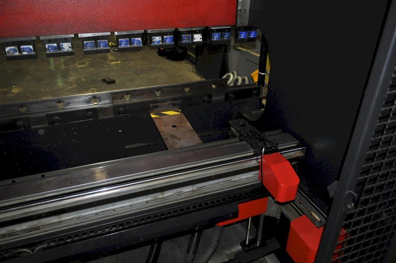 110 TON AMADA HYDRAULIC PRESS BRAKE