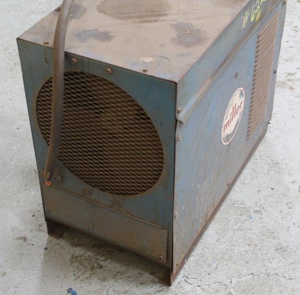 MILLER MODEL CP - 300 WELDER: STOCK #62286