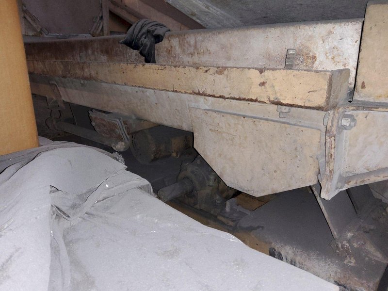 STEELMAN TUBE TYPE VIBRATORY FINISHER MACHINE WITH COLLECTION CONVEYOR: YOBRO #25321