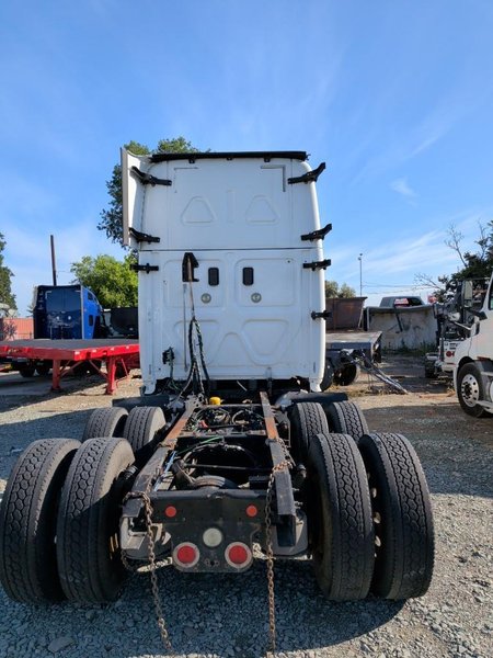 2017 FREIGHTLINER CASCADIA 125 HJ4883