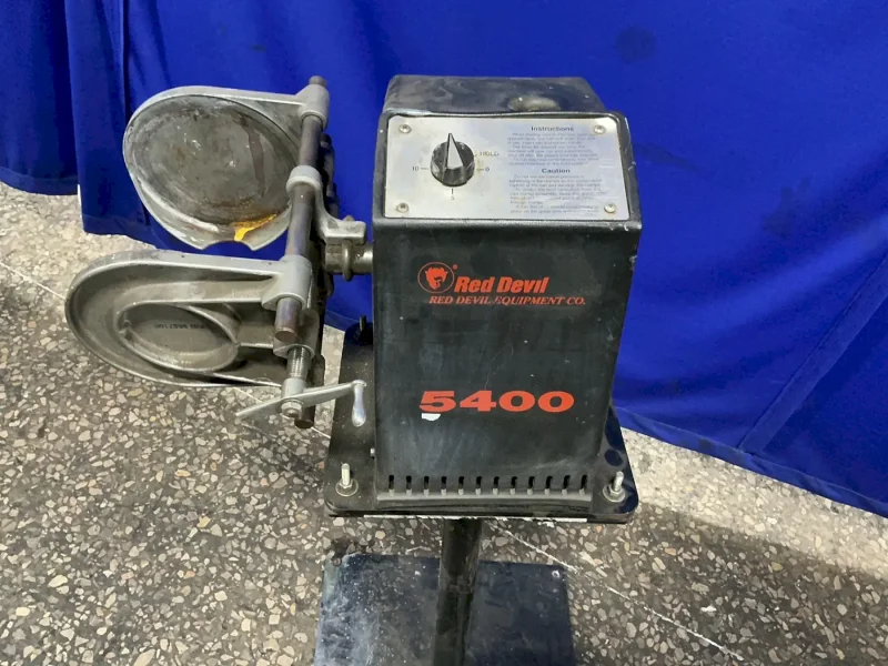 RED DEVIL EQUIPMENT CO. 1-GAL CAN PAINT SHAKER  -  5400
