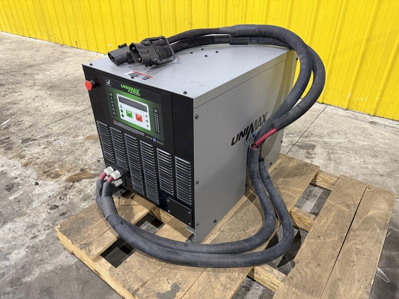 UNIMAX BATTERY CHARGER: YOBRO #24145