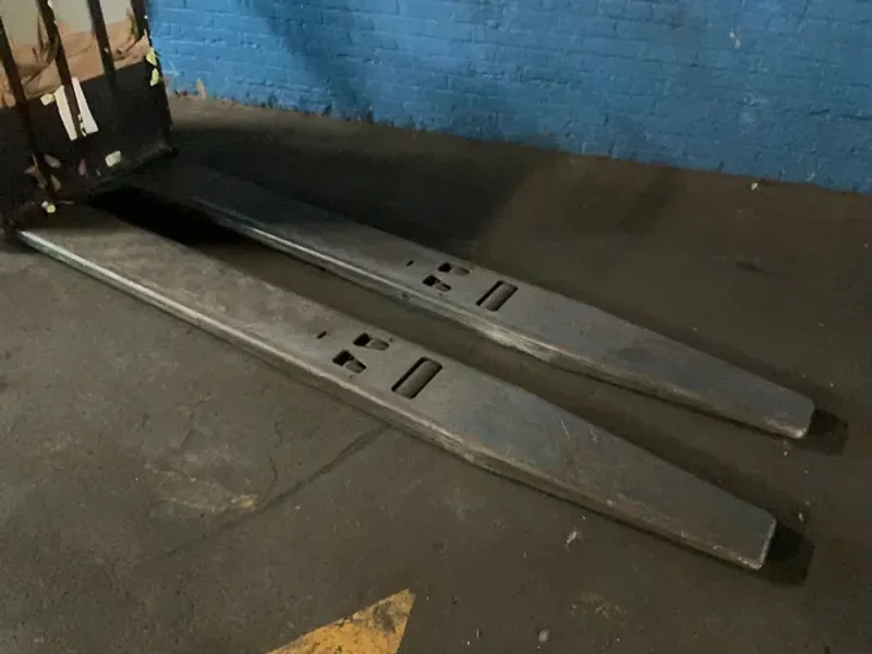 Raymond  8000 Lbs  Electric Pallet Jack  - 8410