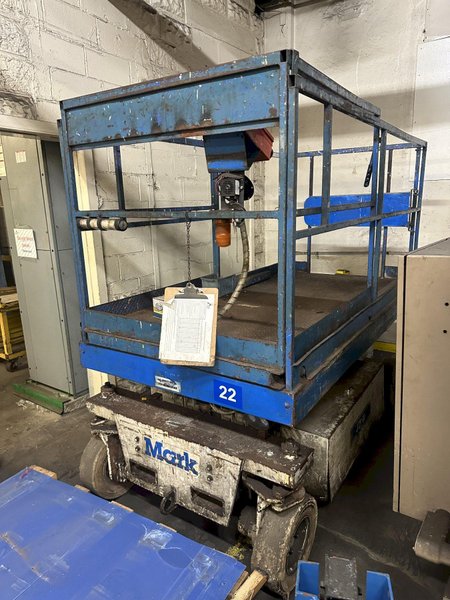 MARK / SNORKEL SCISSOR VERTICAL MAN LIFT: STOCK #21252