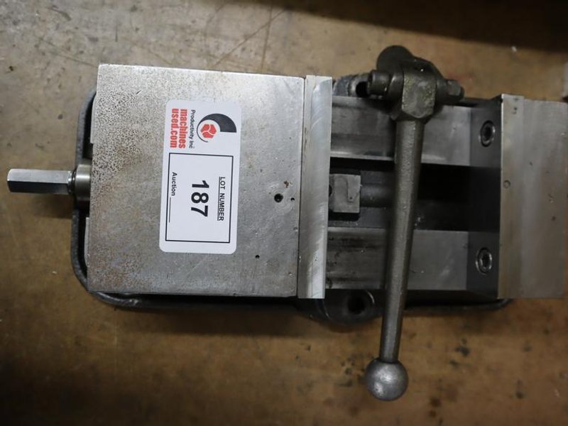 Kurt D-60 6" Machine Vise with Steel Hard Jaws and Handle- Auction Item