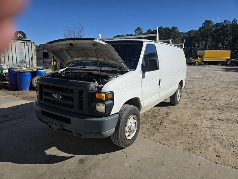 Ford Econoline E-350 Cargo Van, 2013 – 5.4L V8 Commercial Work Van