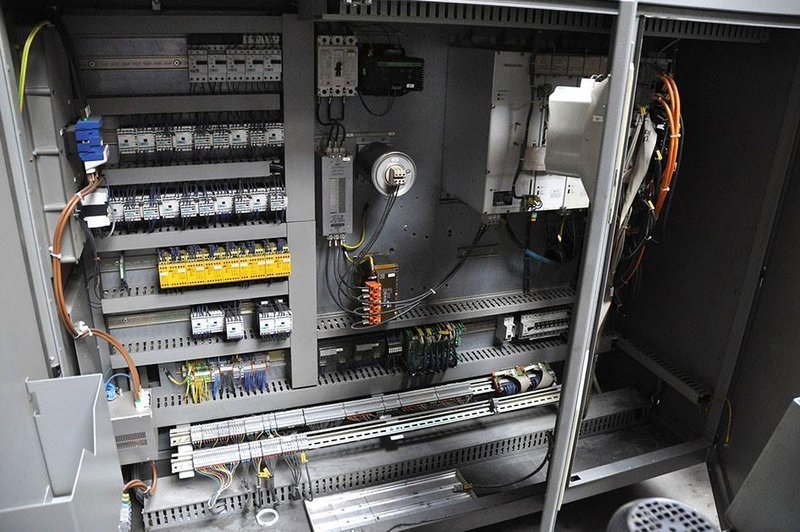 DMG Deckel-Maho - DMU 60T X: 630 - Y: 560 - Z: 560 mm