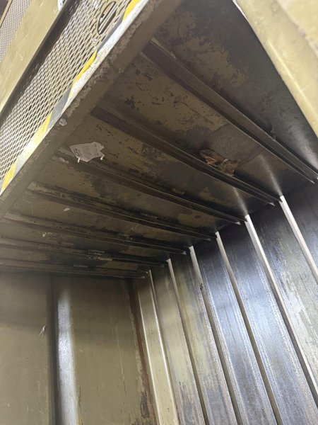 54&quot; X 40&quot; PIQUA SERIES 40 VERTICAL BALER. STOCK # 0131825