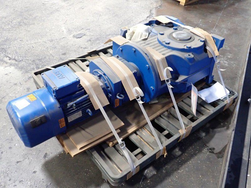 SEW EURODRIVE 10 HP GEAR DRIVE  -  KAZ127 R87 DRN132M4 BE11HR