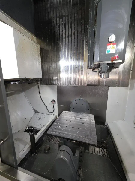2022 Haas UMC-1000 5-Axis Universal Machining Center w/ 10 Pallet Pool