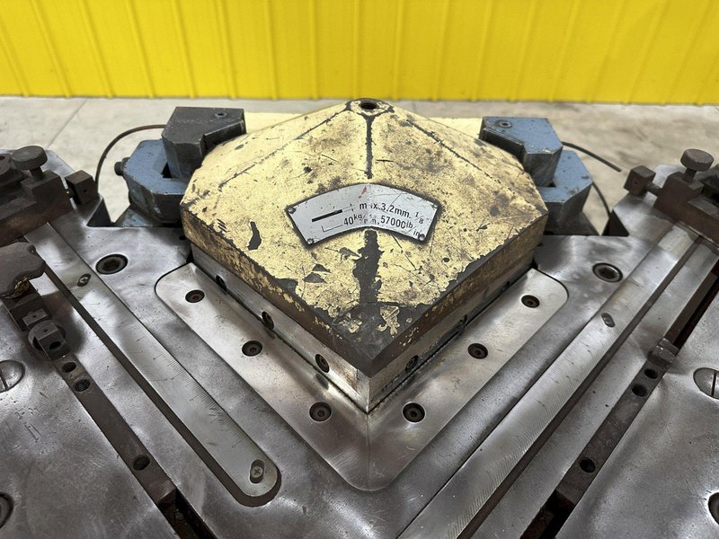 8&quot; x 8&quot; x 1/8&quot; AMADA MODEL #CS-220 HYDRAULIC NOTCHER: STOCK #20970