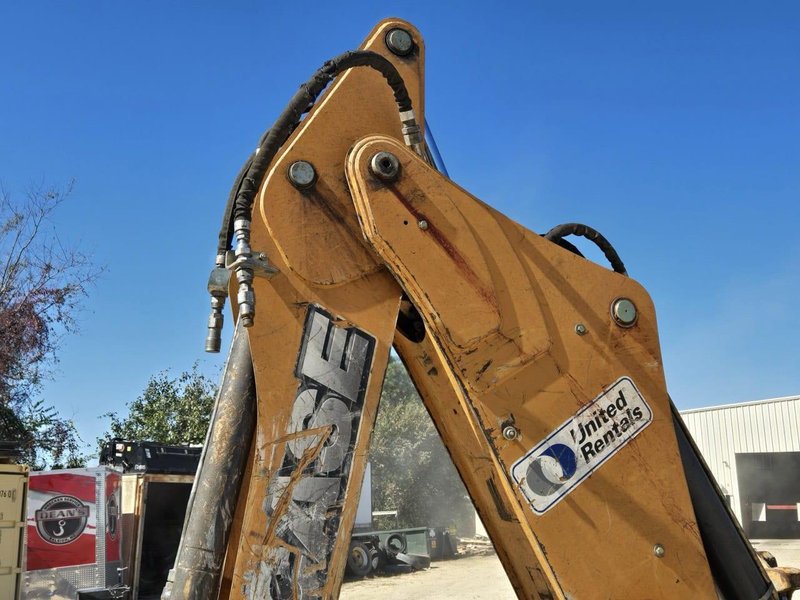 Case 580N Loader Backhoe, 2014 – Enclosed Cab, Pilot Controls