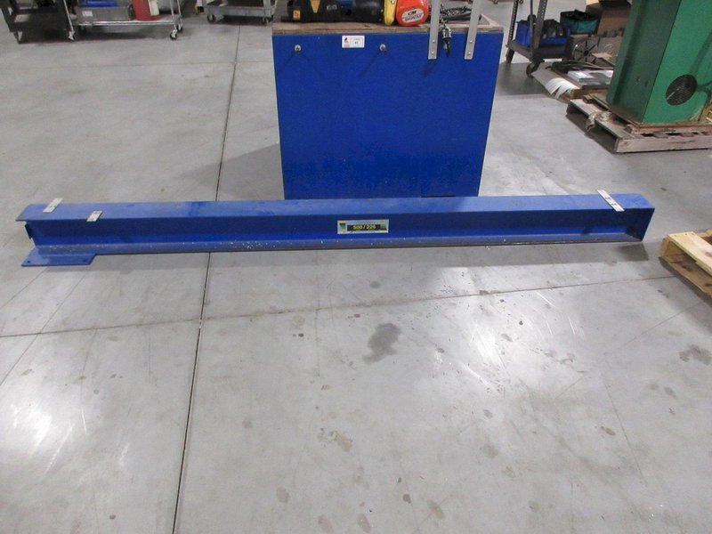 Vestil Portable Swivelng Jib Crane, 500 Lb Capacity with CM Shopstar 500# Electric Chain Hoist, Weighted Jib Base- Auction Item