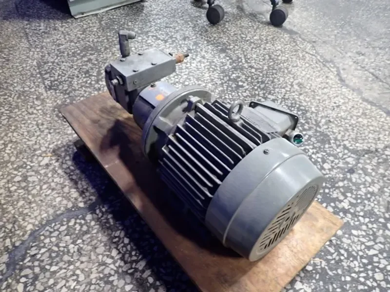 OILGEAR 5 HP HYDRAULIC PUMP  -  PVWH-06-R5AV-CNNN