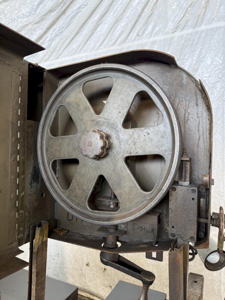 36" DOALL 3612-H VERTICAL BANDSAW. STOCK # 0217526.