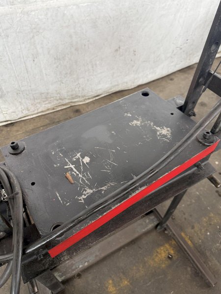 25 TON SAVAGE PNEUMATIC H-FRAME PRESS. STOCK # 0559925