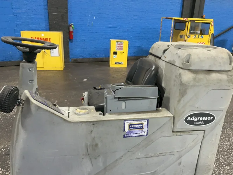 ADVANCE 24" FLOOR SCRUBBER  -  X3220C