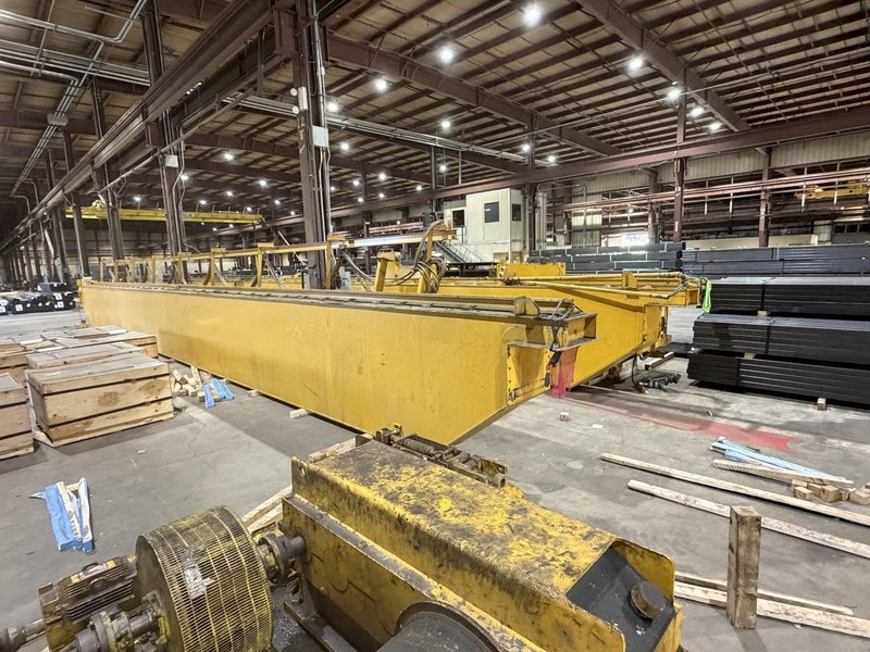 30 TON X 61'8" SPAN ZENAR OVERHEAD BRIDGE CRANE. STOCK # 0983926