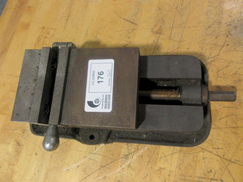 Kurt D-60 6&quot; Machine Vise W/ Jaws &amp; Handle- Auction Item