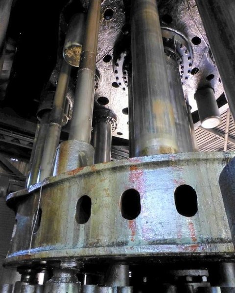 4,000 TON LAKE ERIE DOUBLE ACTION HYDRAULIC PRESS. STOCK # 2001020