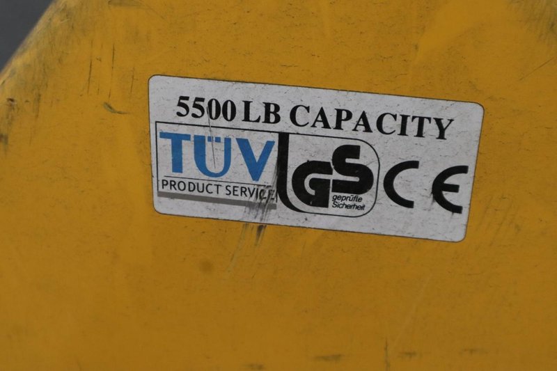 Pallet Jack Uline H-1043 5500 LB Capacity 27" Fork Width 48" Fork Length- Auction Item