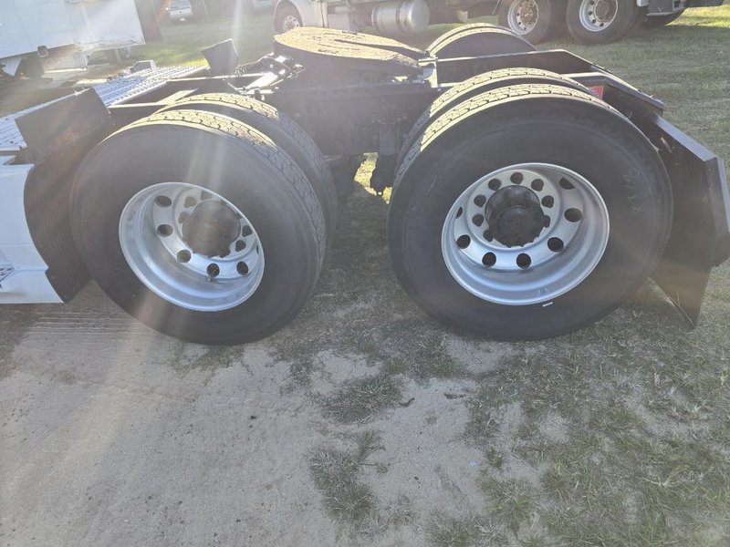 VOLVO VNL64T760 - Trucks